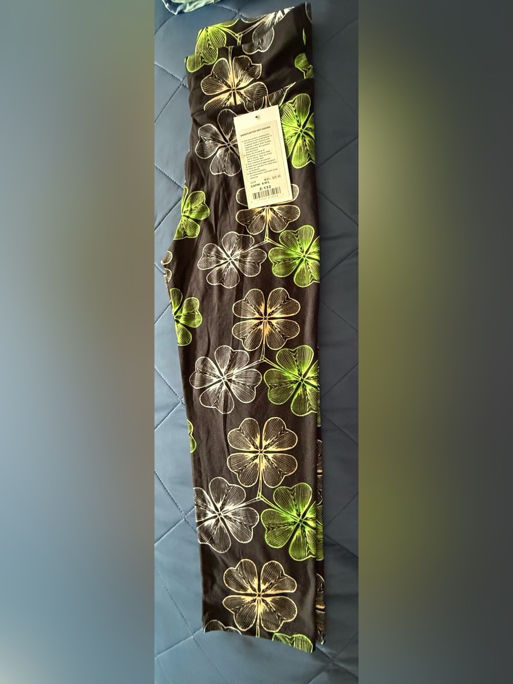 Shamrock Capri Leggings.  
Fits S, M, L.
